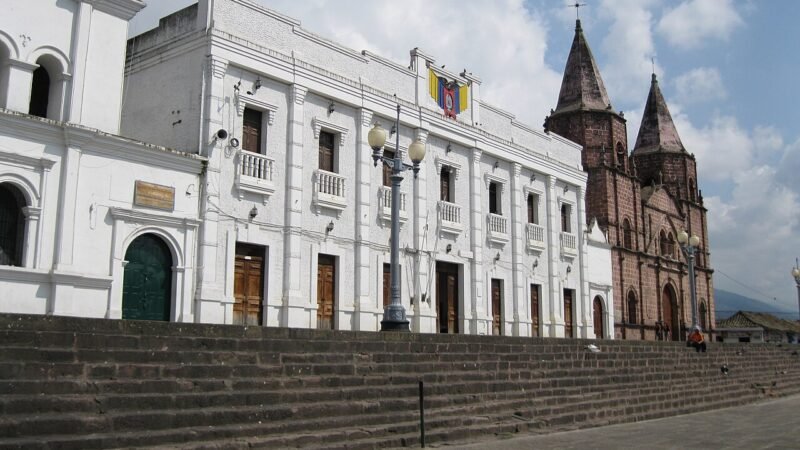 Edificaciones tradicionales del centro de Piedecuesta, Santander, municipio donde operan pequeños negocios de servicios